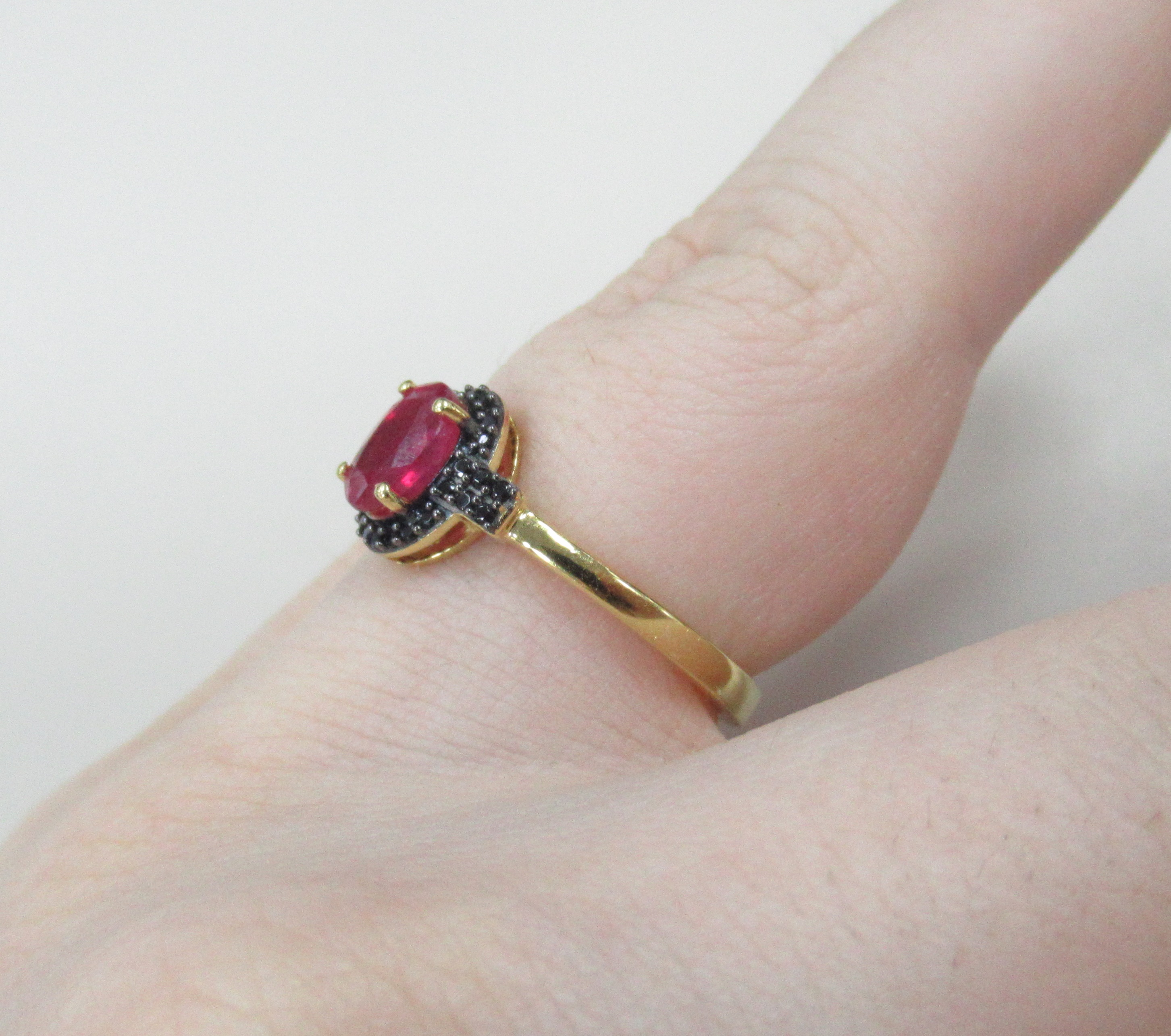 Серебряное кольцо с рубином